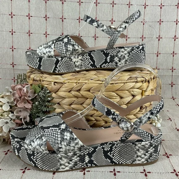 🌺HP Kate Spade “Bunton” Snakeskin Embossed Leather Strappy Platform Sandals 9.5 - Picture 4 of 10